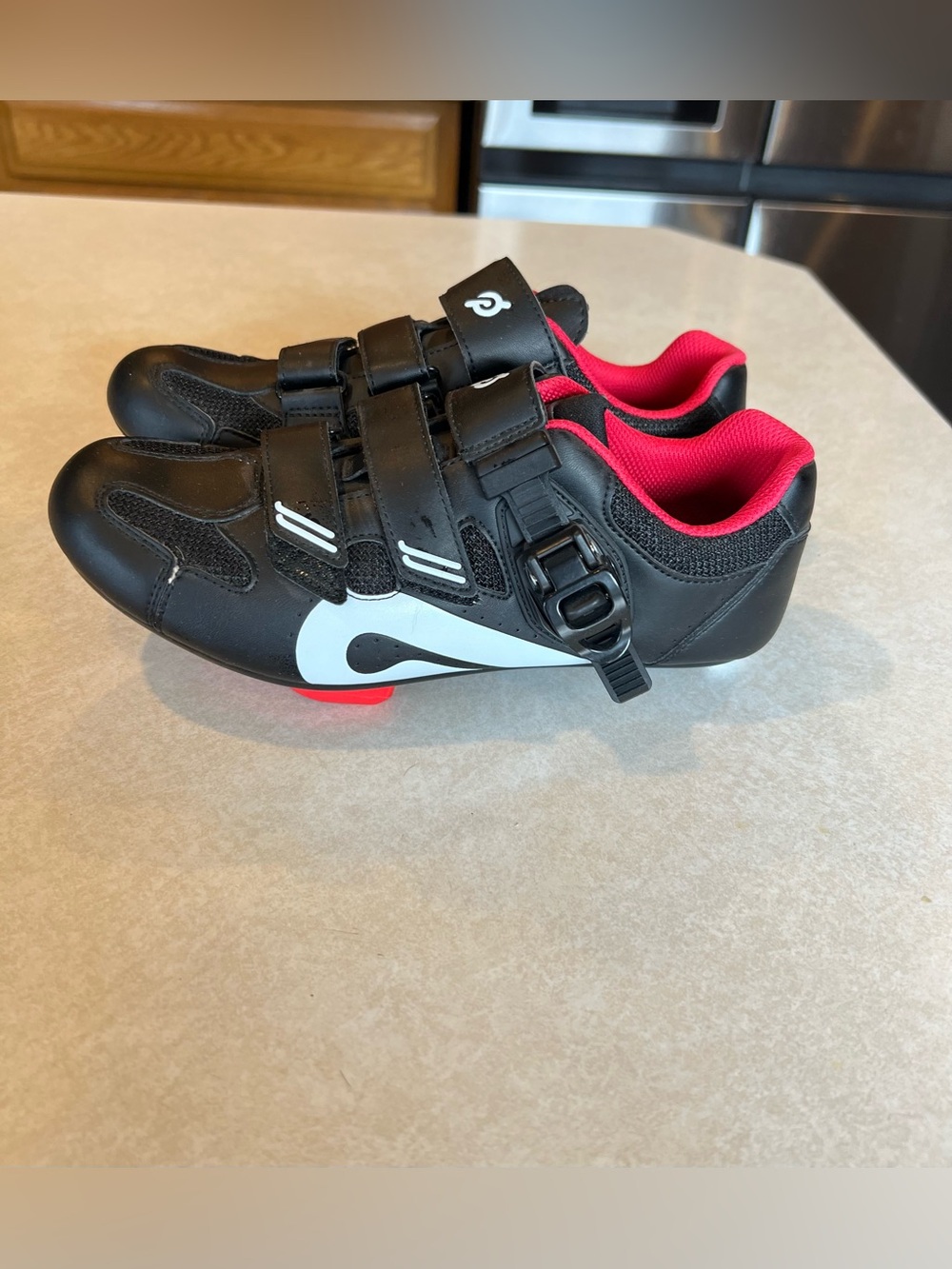 Peloton Women’s Cycling Shoes EU 39 Black/Red Indoor Bike, Used once